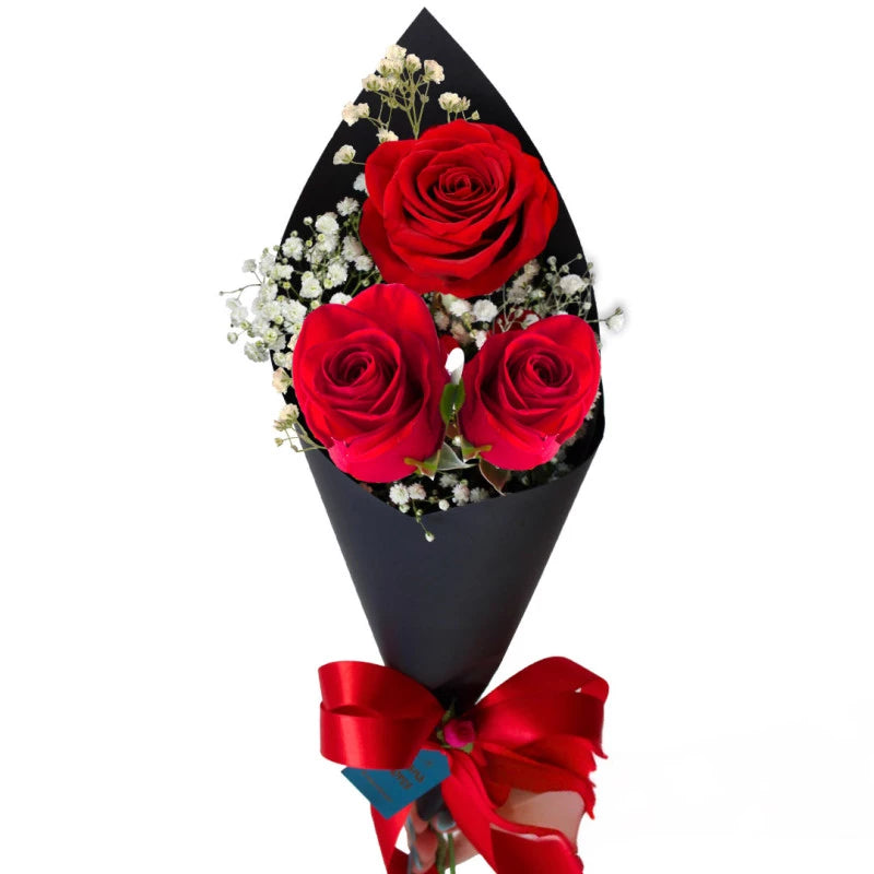 Cone 3 rosas vermelhas
